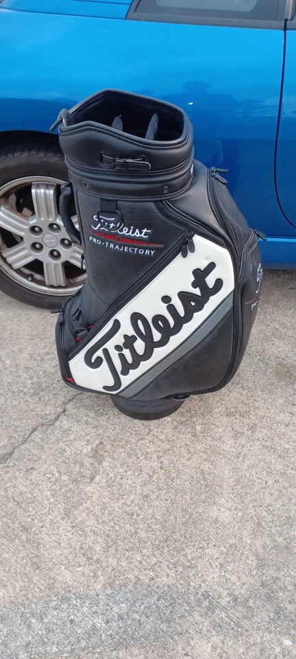 Сумка для гольфа Titleist среднего размера черно-белая для гольфкара с капюшоном от дождя 9,5 дюйма - Изображение 4 из 4