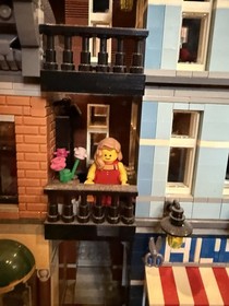 LEGO Creator Expert Modular Buildings Detective's Office 10246 no box or manual