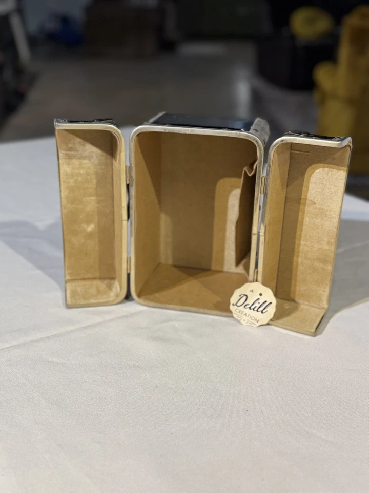 Estojo de trem vintage preto Delill com acabamento dourado metal couro envernizado década de 1950, 1960 - Imagem 3 de 4