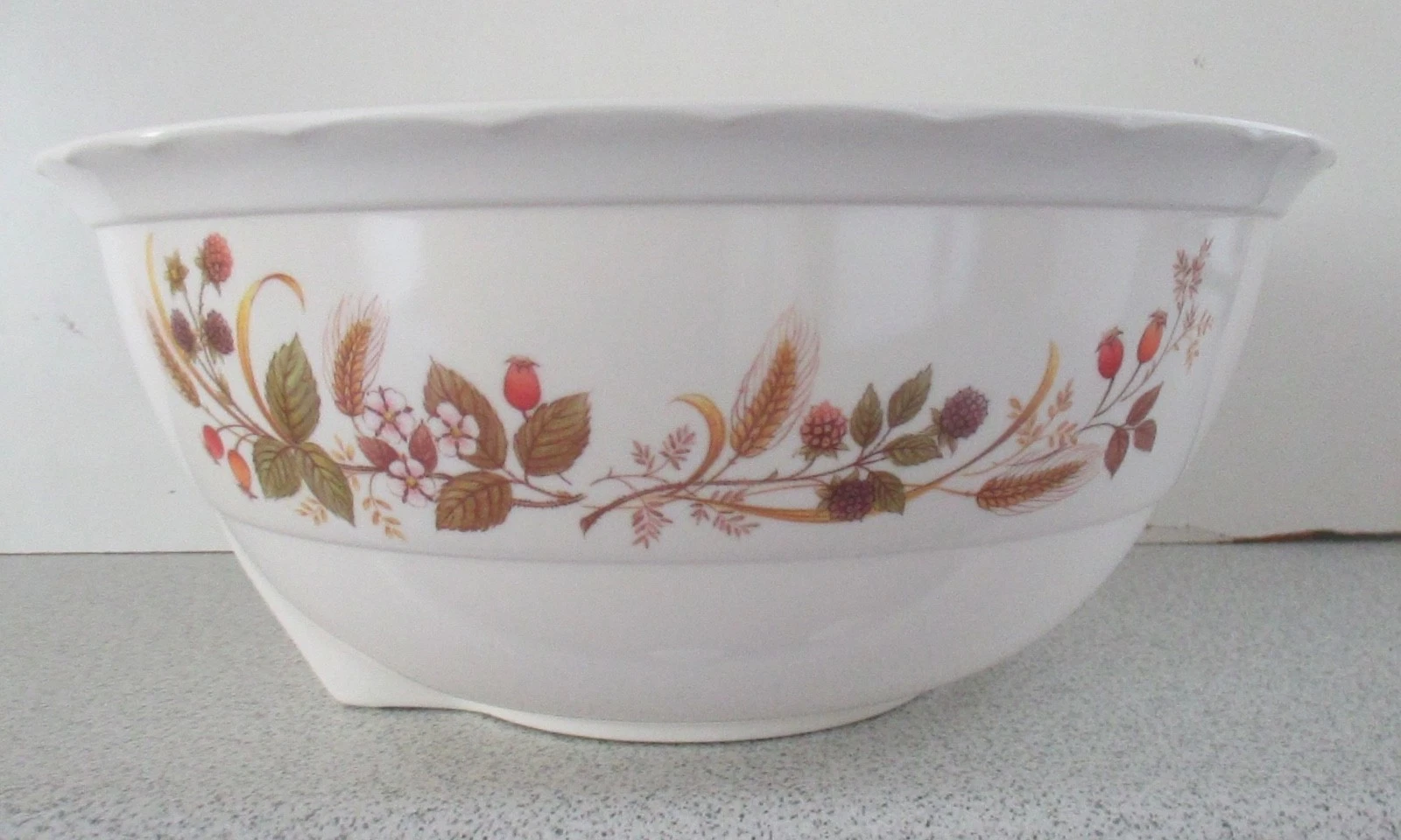 VINTAGE M&S HARVEST WARE LARGE MELAMINE MIXING BOWL - TILT BASE 29cm DIA.
