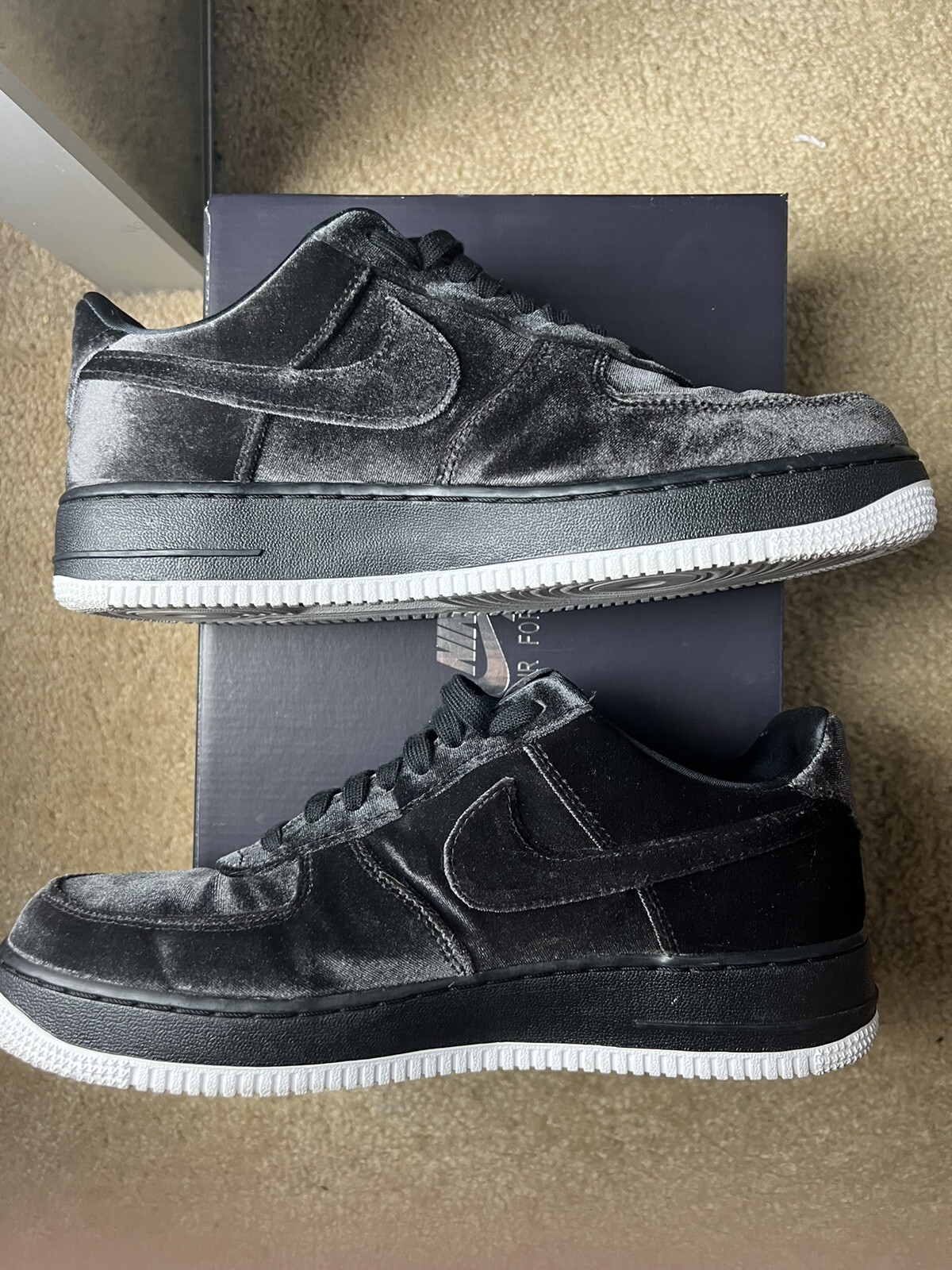 Size 9.5 - Nike Air Force 1 '07 QS 