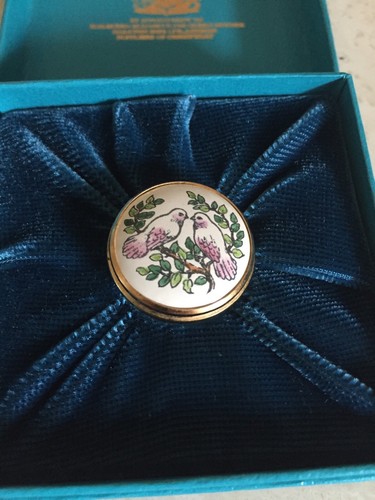 HALCYON DAYS BILSTON & BATTERSEA ENAMEL WHITE DOVES MINI TRINKET BOX In CASE! - Picture 2 of 9