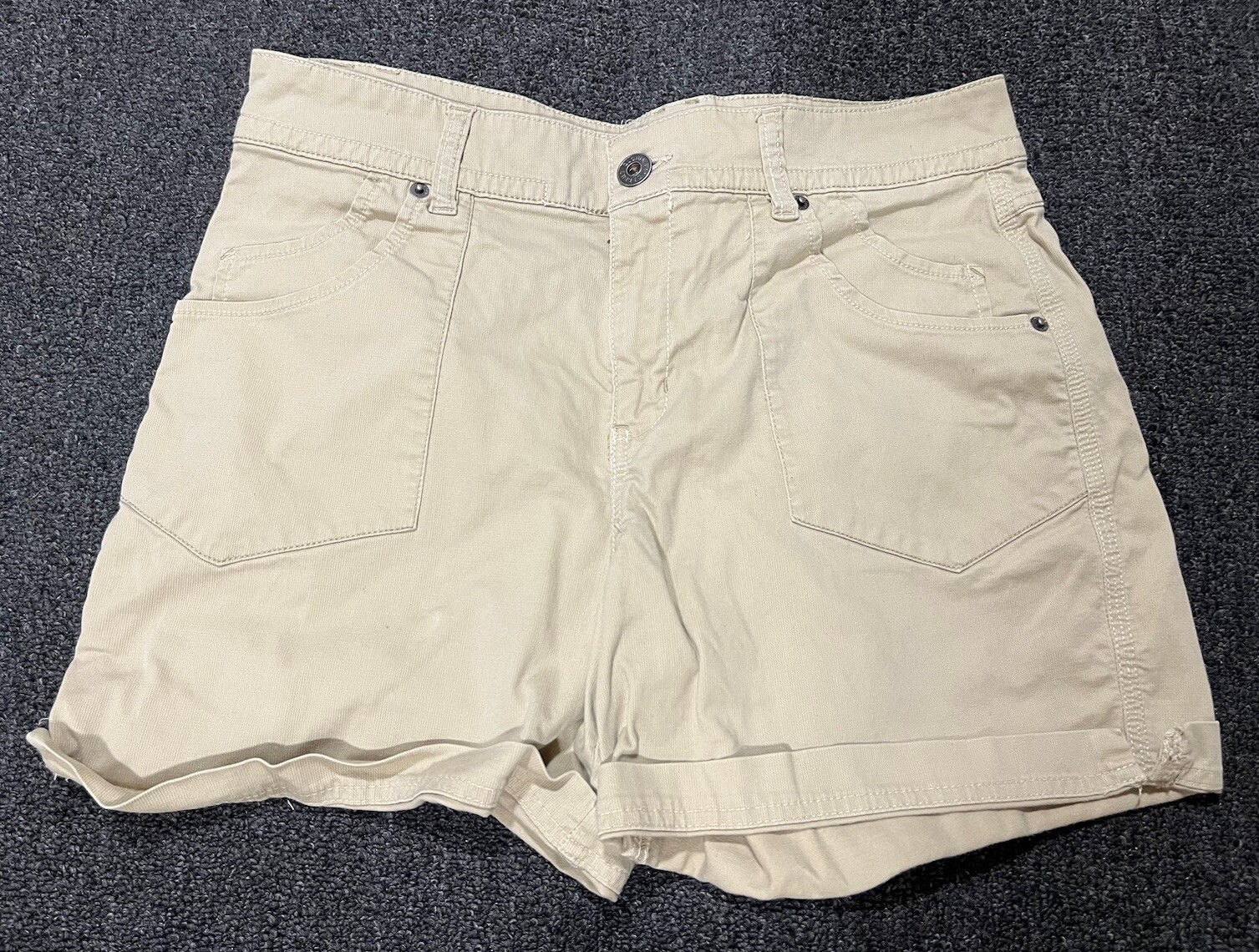 Gloria Vanderbilt Khaki Shorts With Pockets Women's Size 10 Tan Brown