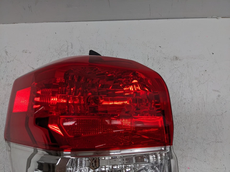 Luz trasera izquierda del conductor Toyota 4Runner 2010-2013 O5 Foto 4 de 4