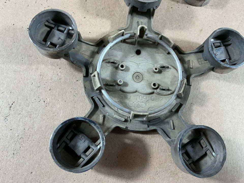 Juego de 3 tapacubos centrales de rueda Audi S5 2008-2012 4F0 601 165 OEM Foto 4 de 4