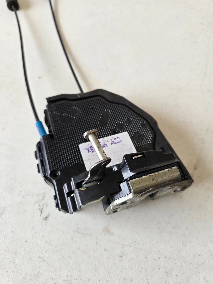 Actuador de cerradura de puerta trasera izquierda Scion xB 2012 A046693 OEM (B Foto 2 de 4