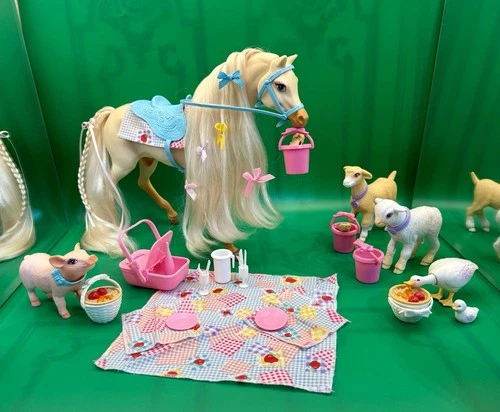 Vintage BARBIE Horse NIBBLES🐴Diorama with Picnic Set AND Stable Friends~1995