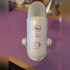 BLUE YETI Professional Multi-Pattern USB Condenser Microphone  Whiteout