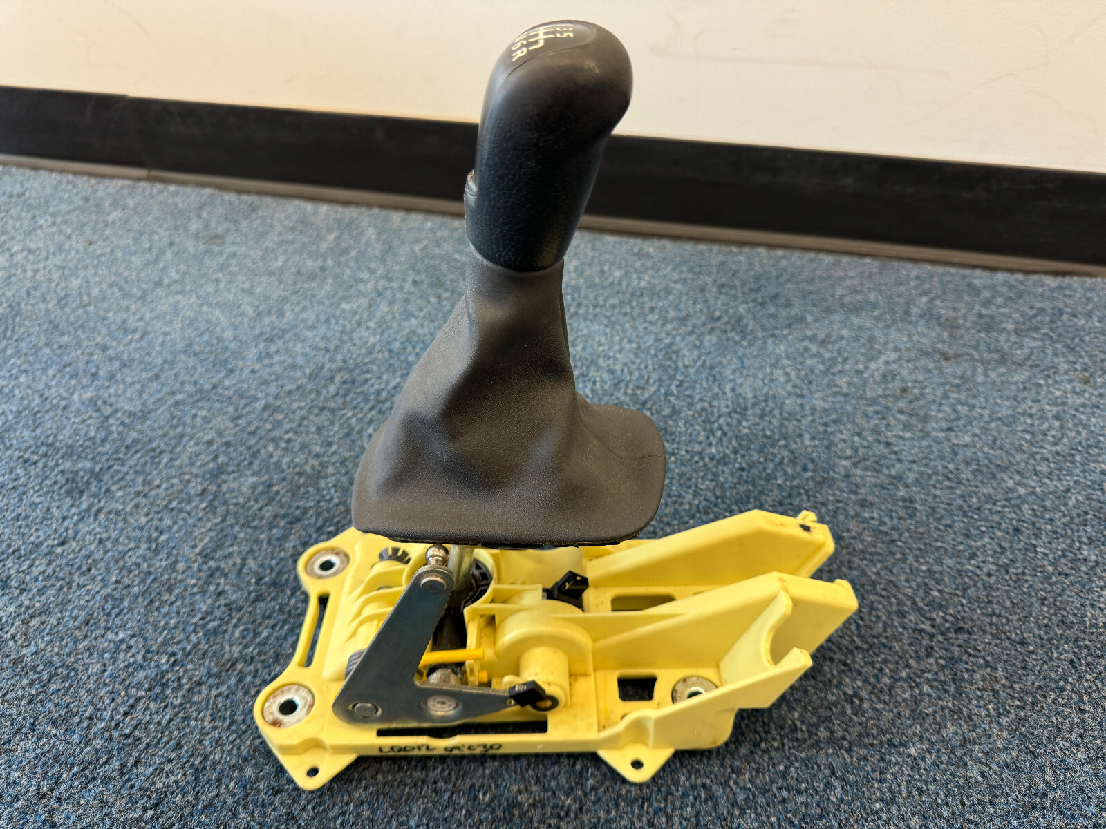 Volvo 6 Speed Manual Floor Shifter Assembly 31280764 for C30 C70  