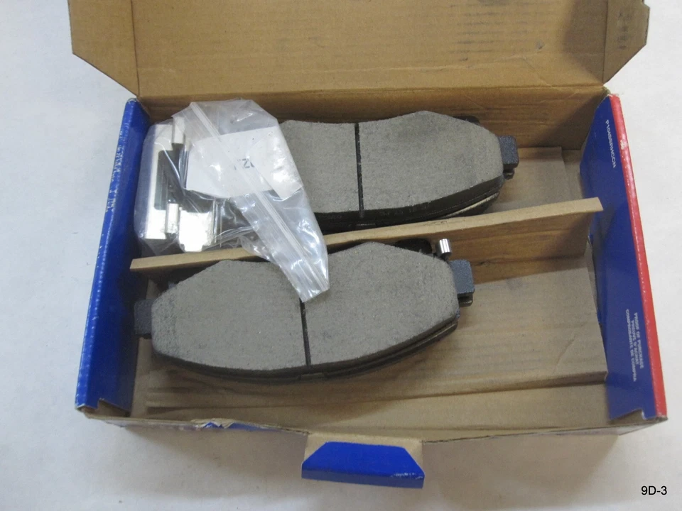 Pastillas de freno de disco cerámicas delanteras NAPA Premium SS8208X D1584-8208 Foto 3 de 3