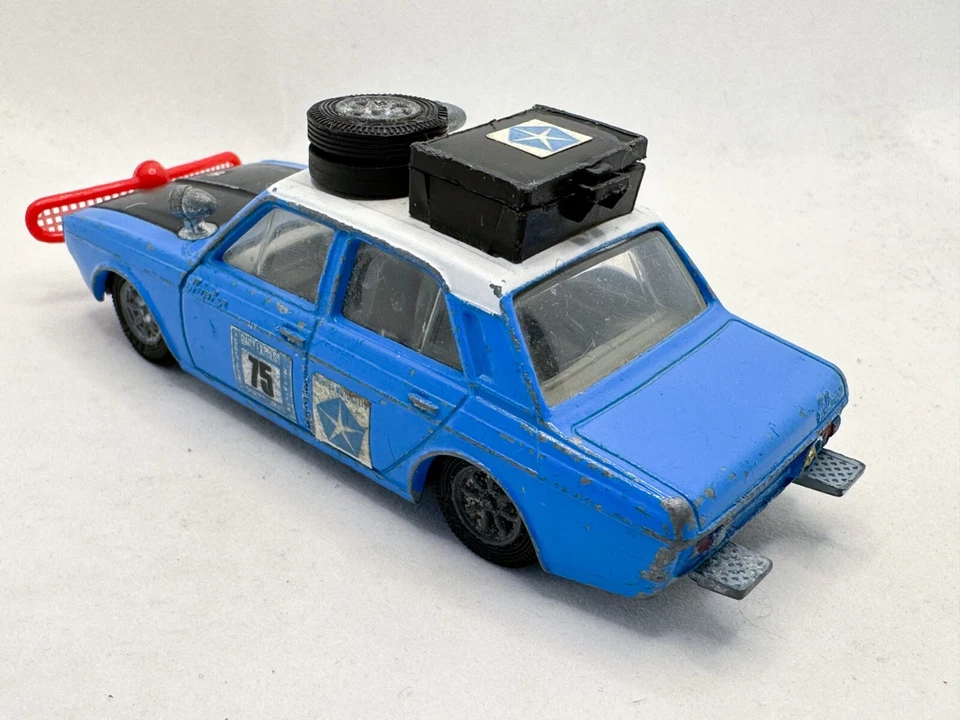 RARO CORGI TOYS 302 HILLMAN HUNTER MK11 LONDRES SYDNEY COCHE DE RALLY GATOS DORADOS Foto 2 de 4