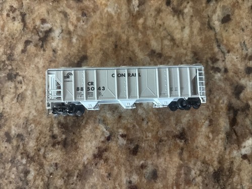 Tolva cubierta Atlas 3725 escala N 3 bahías con camiones MTL Conrail CR 885043 | Condition: Used
