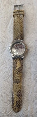GUESS Damenuhr W0227L1 Silberne Uhr mit Python-Muster & Lederarmband Chic