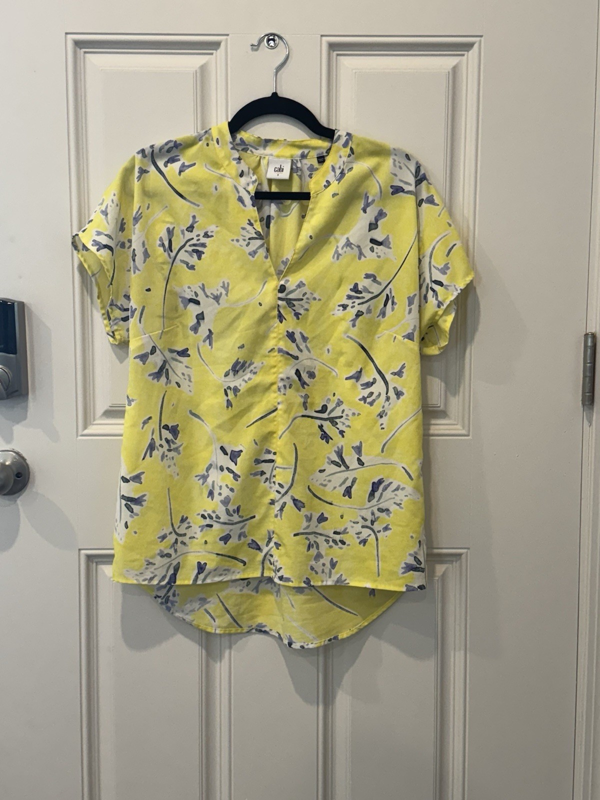 Cabi Women’s Blouse Top Short Cap Sleeve V-Neck Style 5213 Size S Yellow