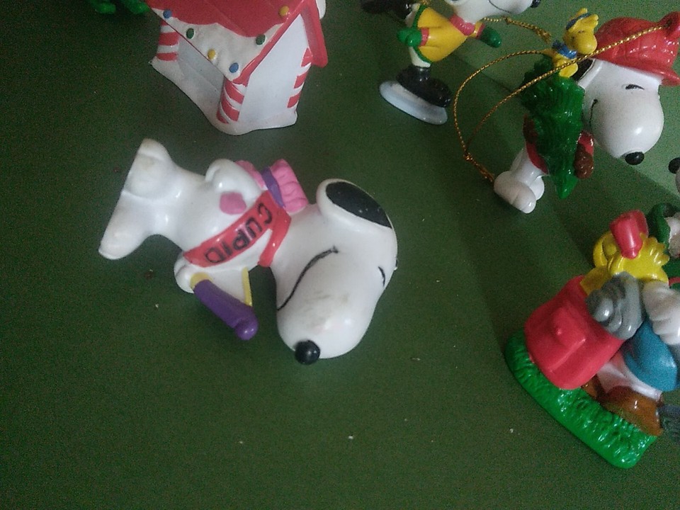 8 VTG Snoopy Whitmans Winter Sports/Christmas PVC Ornaments Figurines