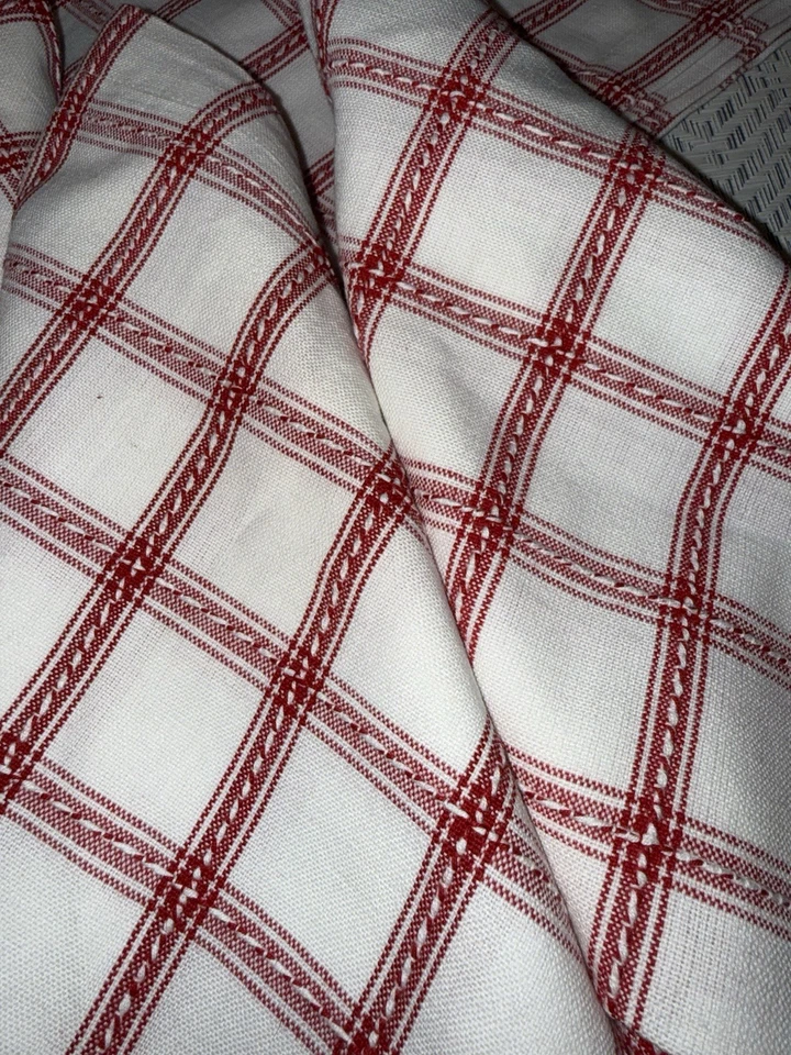 Crate & Barrel Dobby Picnic Cloth Napkins Red White Plaid - Image 4 of 4