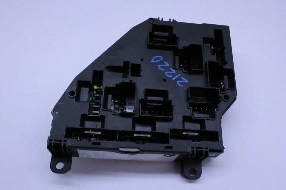 2011 BMW 750Li Fuse Relay Box Rear OEM Used - Изображение 2 из 4
