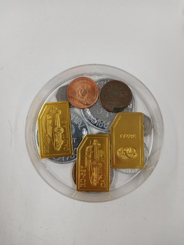 Vintage Tokens Plaques And Coins. Lot Of 14 Mixed Types - Picture 5 of 5