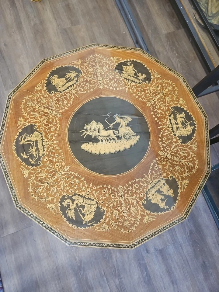 Mesa auxiliar musical de marquetería italiana de colección con caja de música hecha en Suiza B296 Foto 2 de 4