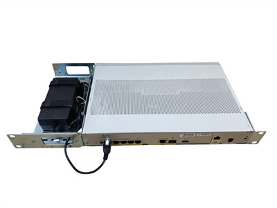 Cisco C1117-4P ISR 1100 Series Integrated Services Router mit Rack Kit & Netzteil