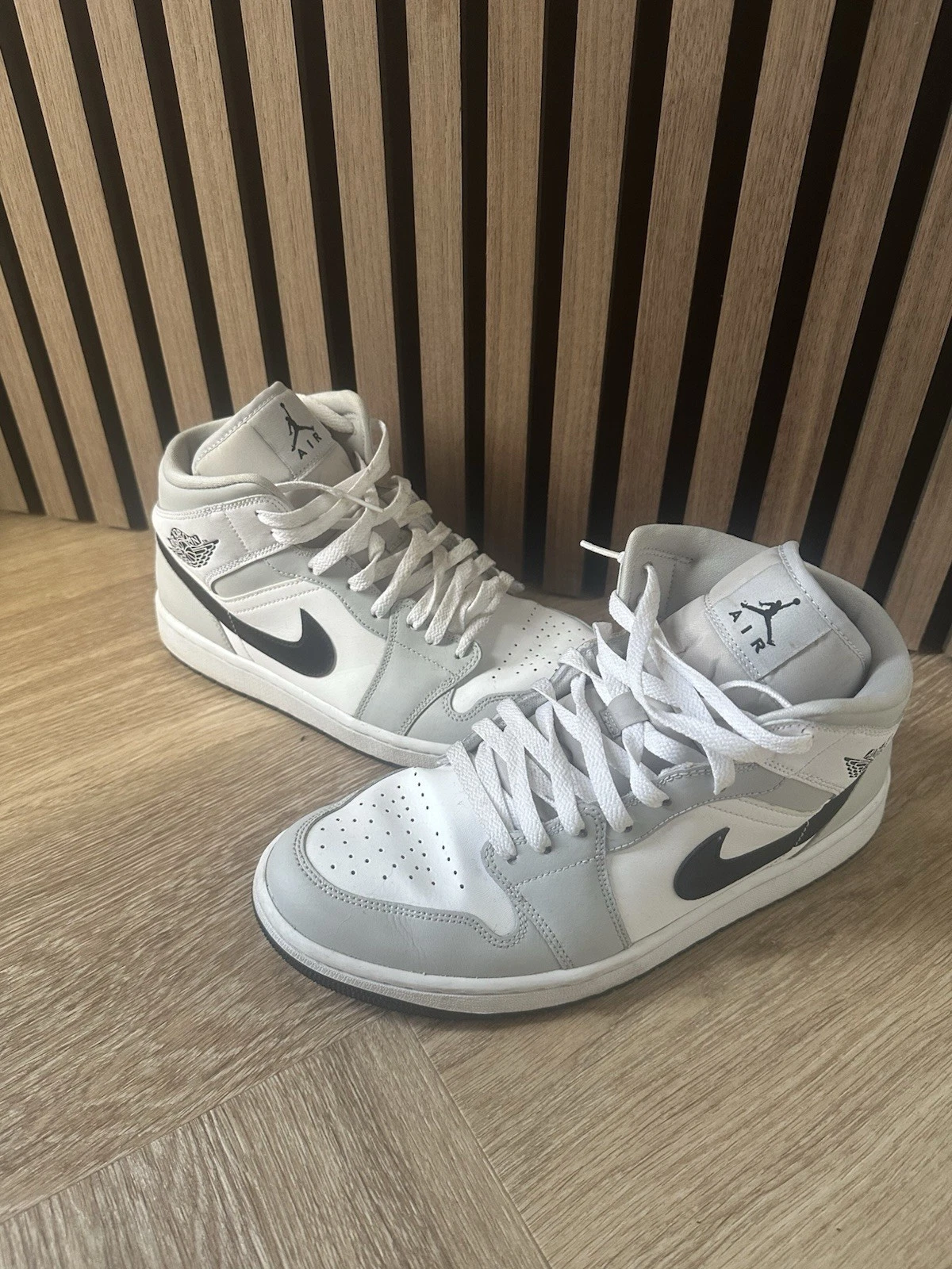 Sneakers Air Jordan 1 uomo taglia UK 9 5 bianche e grigie. RARO ritrovamento.