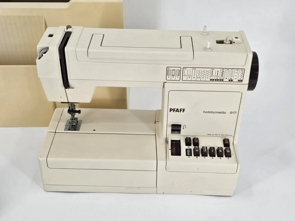 Máquina de coser PFAFF Hobbymatic 917 con control de pie y tapa dura Foto 4 de 4
