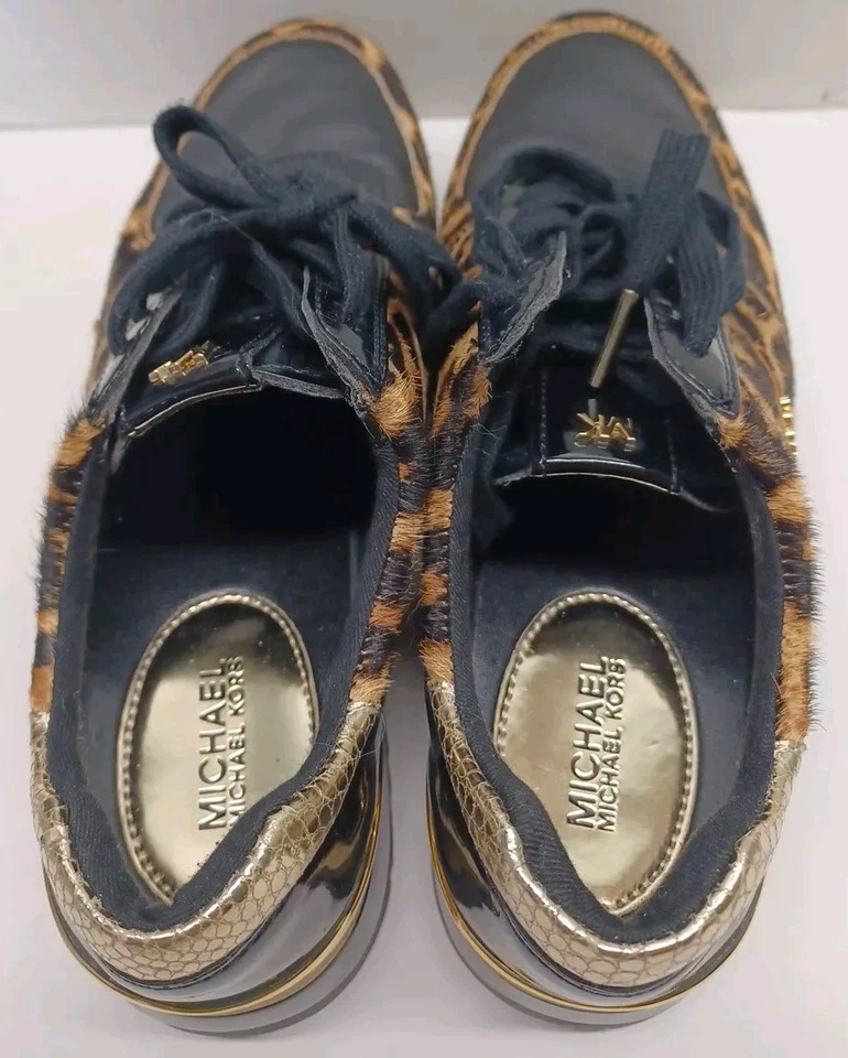 Zapatillas deportivas Michael Kors con cordones estampado de leopardo charol fotos de notas 4 y 5 Foto 2 de 4