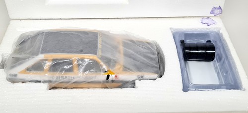 Otto 1/18 Renault 30 ELF Rally Assistance Support Vehicle Resin Model Car - Picture 2 of 10
