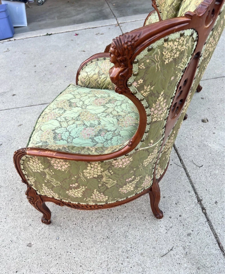 Par de sillas victorianas con respaldo de globo de renacimiento rococó - Juego antiguo de madera tallada Foto 4 de 4