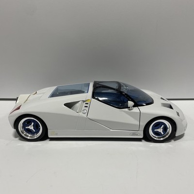 Maisto Special Edition Ford GT90 Concept White 1:18 Scale Die Cast
