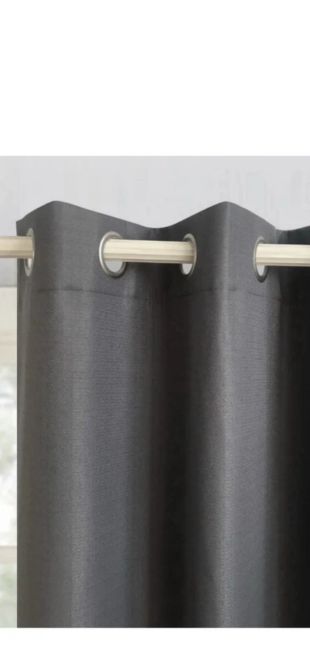 Par de paneles de cortina con ojal oscurecimiento liso texturizado Mainstays, juego de 2, gris Foto 4 de 4
