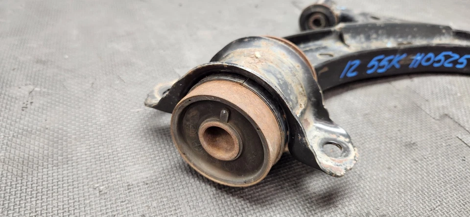 Brazo de control inferior derecho pasajero delantero Ford Mustang GT 2011-2014 FABRICANTE DE EQUIPOS ORIGINALES Foto 4 de 4