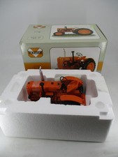 AC731 UNIVERSAL HOBBIES 1/16 TRACTEUR AGRICOLE VENDEUVRE SUPER BB 31 REF UH2832