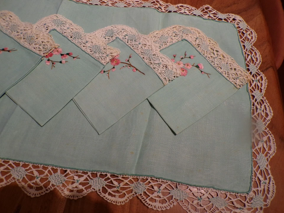 Ancien chemin de table avec ses 6 serviettes lin vert brodé + dentelle ( ref 8 ) - Photo 4/4