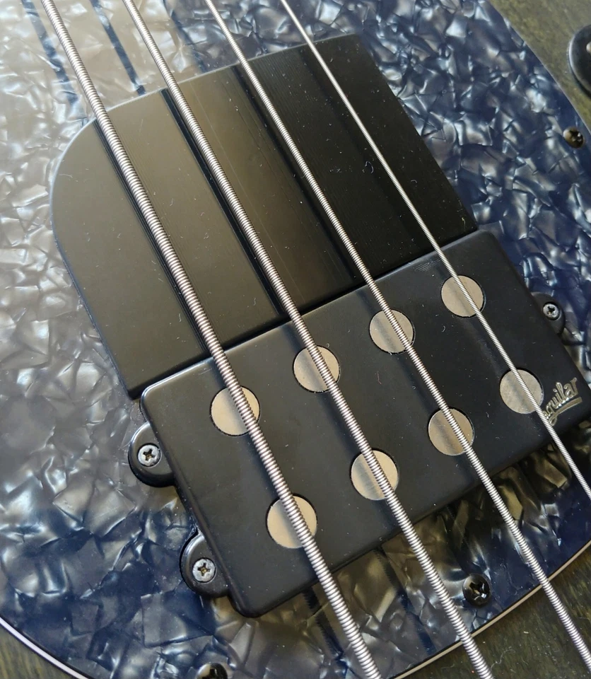 Rampa para dedos/estilo reposapulgares con rampa de bajo de la firma de músico Tim Commerford Foto 2 de 4