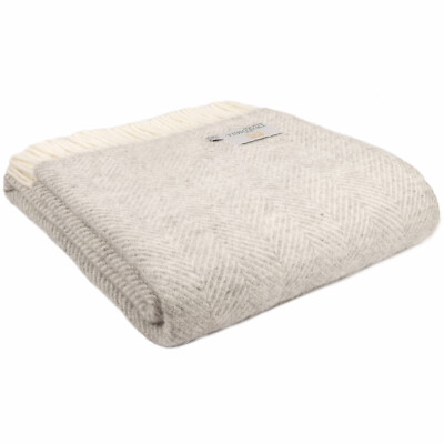 TWEEDMILL 100 % Wollsofa Schlafdecke FISCHKNOCHEN SILBERGRAU & CREME KNIETEPPICH