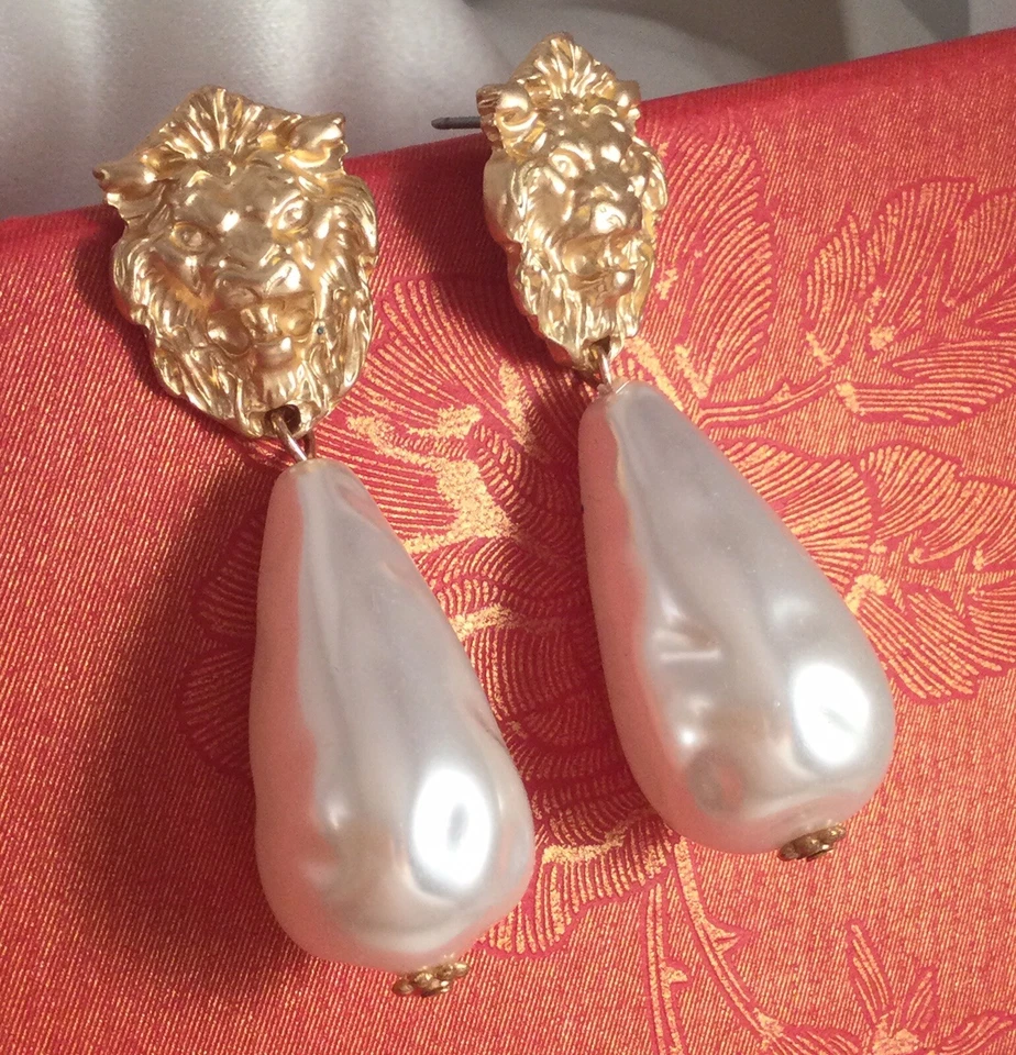 Vintage Jewellery Gold Lion Big Cat White Pearl Earrings Jewelry Ear Rings Foto 3 de 4