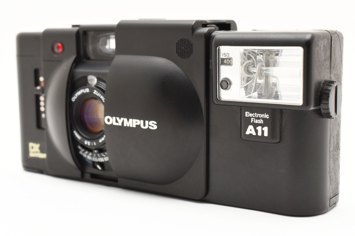 OLYMPUS XA4 POINT & SHOOT FILM CAMERA MACRO W/ A11 FLASH