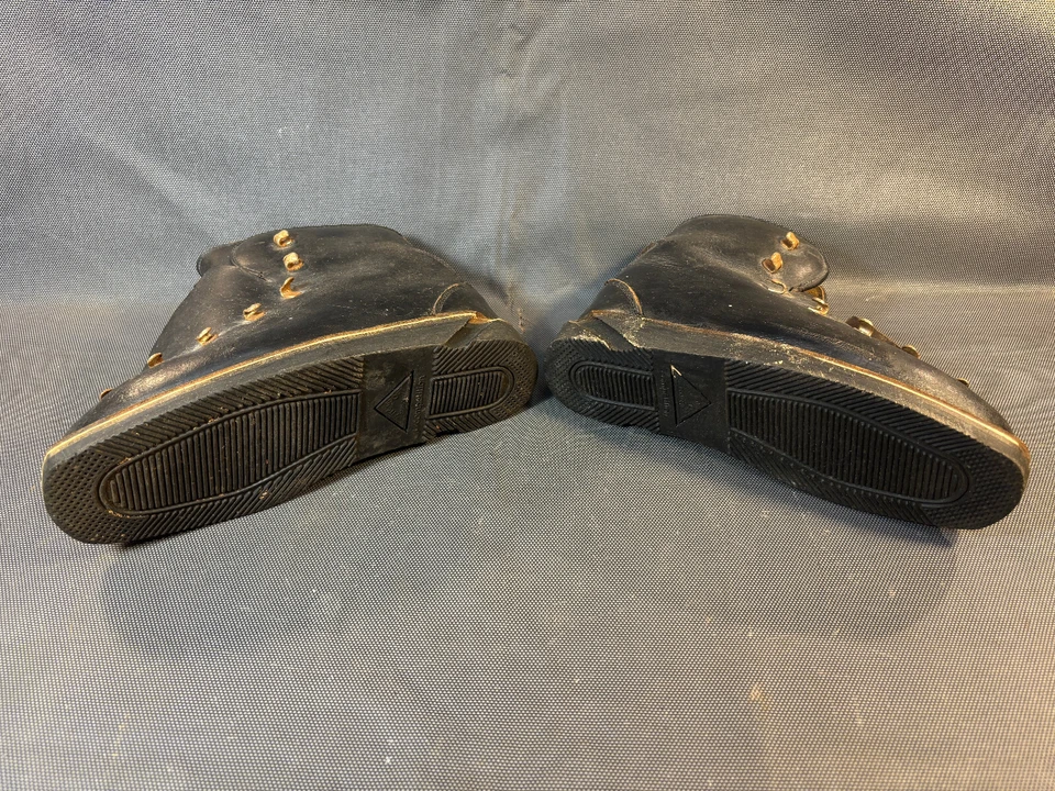 Ancienne paire chaussures de ski en cuir FIT SPORT GRENOBLE déco chalet montagne - Photo 4/4