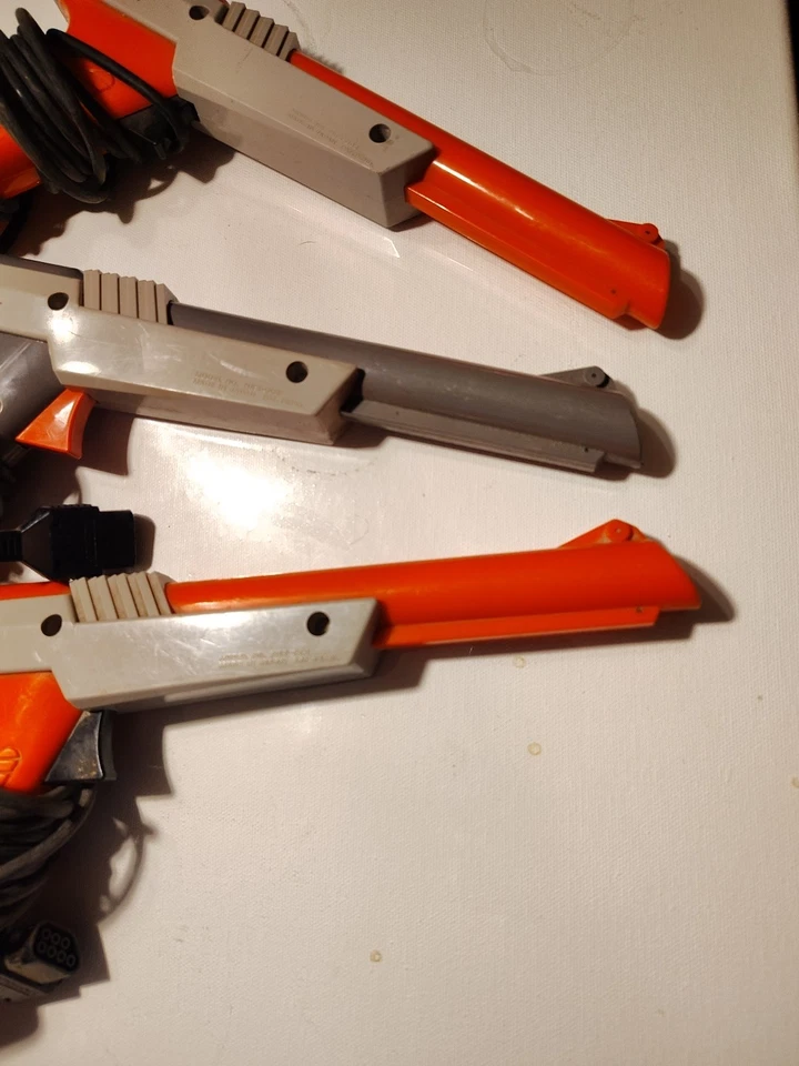 3 Vintage Original 1985 Nintendo NES Zapper Duck Hunt Gun NES-005 Orange & Gray - Image 3 of 4