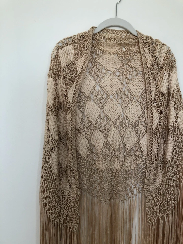 ANTIGUO CHAL DE CINTA DE SEDA TEJIDO A MANO AÑOS 20 CON FLECOS LARGOS EN CASCADA Foto 3 de 4