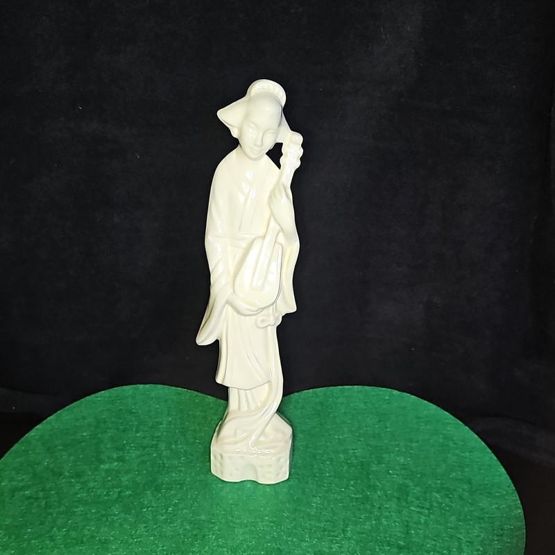 White Glossy Porcelain (blanc de Chine) Asian Woman Figurine.