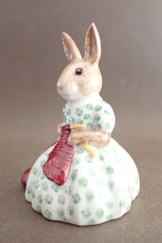Royal Doulton Bunnykins BUSY NEEDLES figurine - Picture 2 of 5
