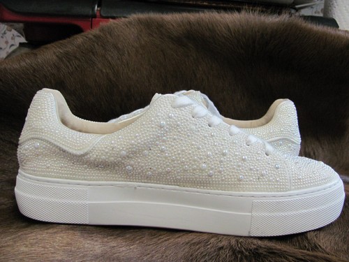 BETSEY JOHNSON BEADED SNEAKERS (BOX NOT IN GOOD CONDITION) SIZE 9.5 M - Picture 7 of 11