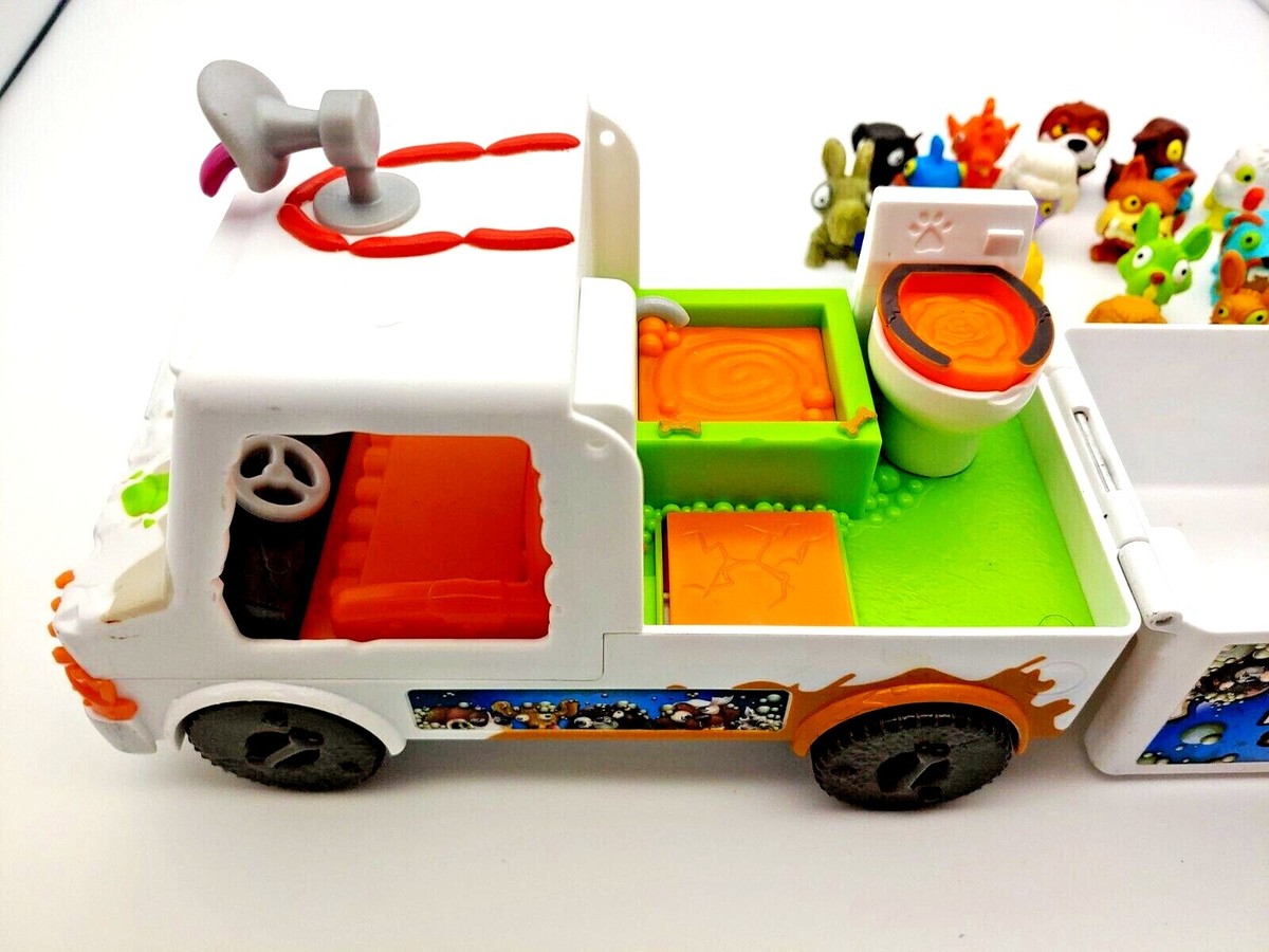 Vtg 1995 The Ugglys Pet Shop Dirty Dog Wash Van with 16 Ugglys