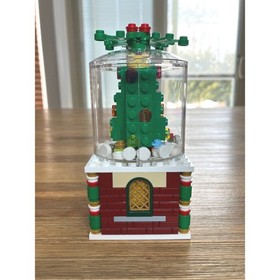 Lego 2016 Limited Edition Santa Snowglobe 40223 Retired Collectible Christmas