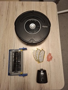 Roomba Staubsaugroboter mit Ersatzteilen