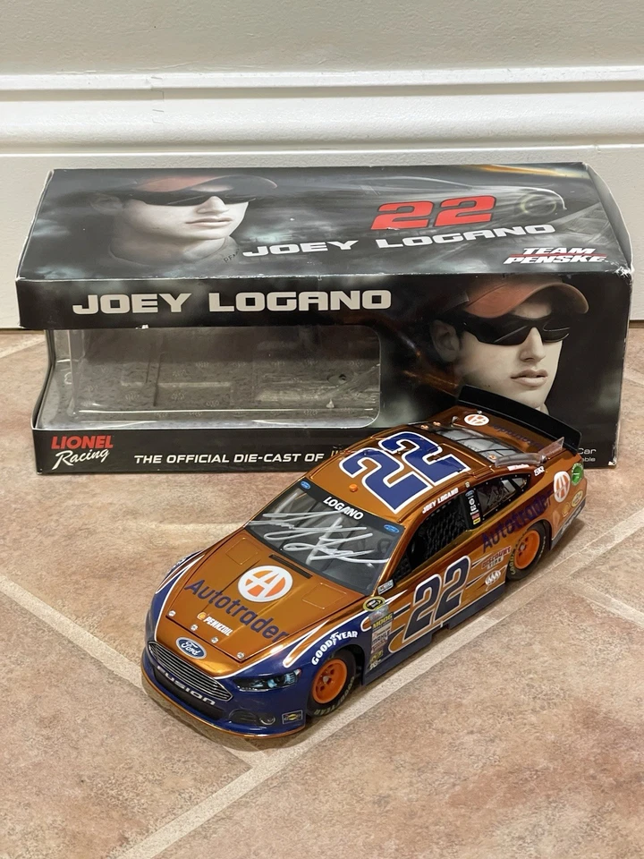 Joey Logano Autotrader Fusion 2015 color cromo firmado automático acción NASCAR 1/24 Foto 2 de 4