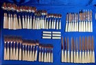 MÉNAGÈRE 66 COUVERTS FAÇON NACRE + 6 PORTES COUTEAUX TBE SABRE 18-10 FRANCE