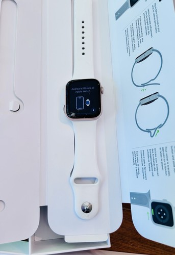 Apple Watch Series 5 Rose Gold~44mm Cracked Screen~Bundle~Fully Functional - Zdjęcie 4 z 11